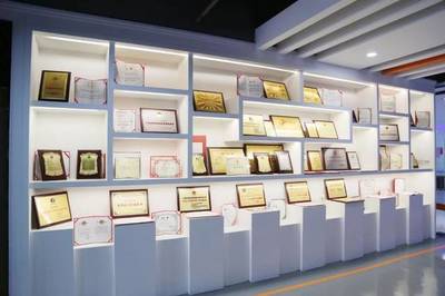 藍(lán)奧股份喜迎南陽市副市長黃鈁蒞臨參觀指導(dǎo)，共話網(wǎng)絡(luò)文化經(jīng)營發(fā)展